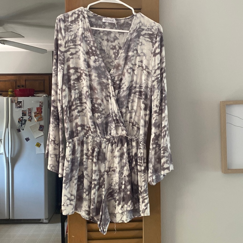 NWOT Vestique Romper